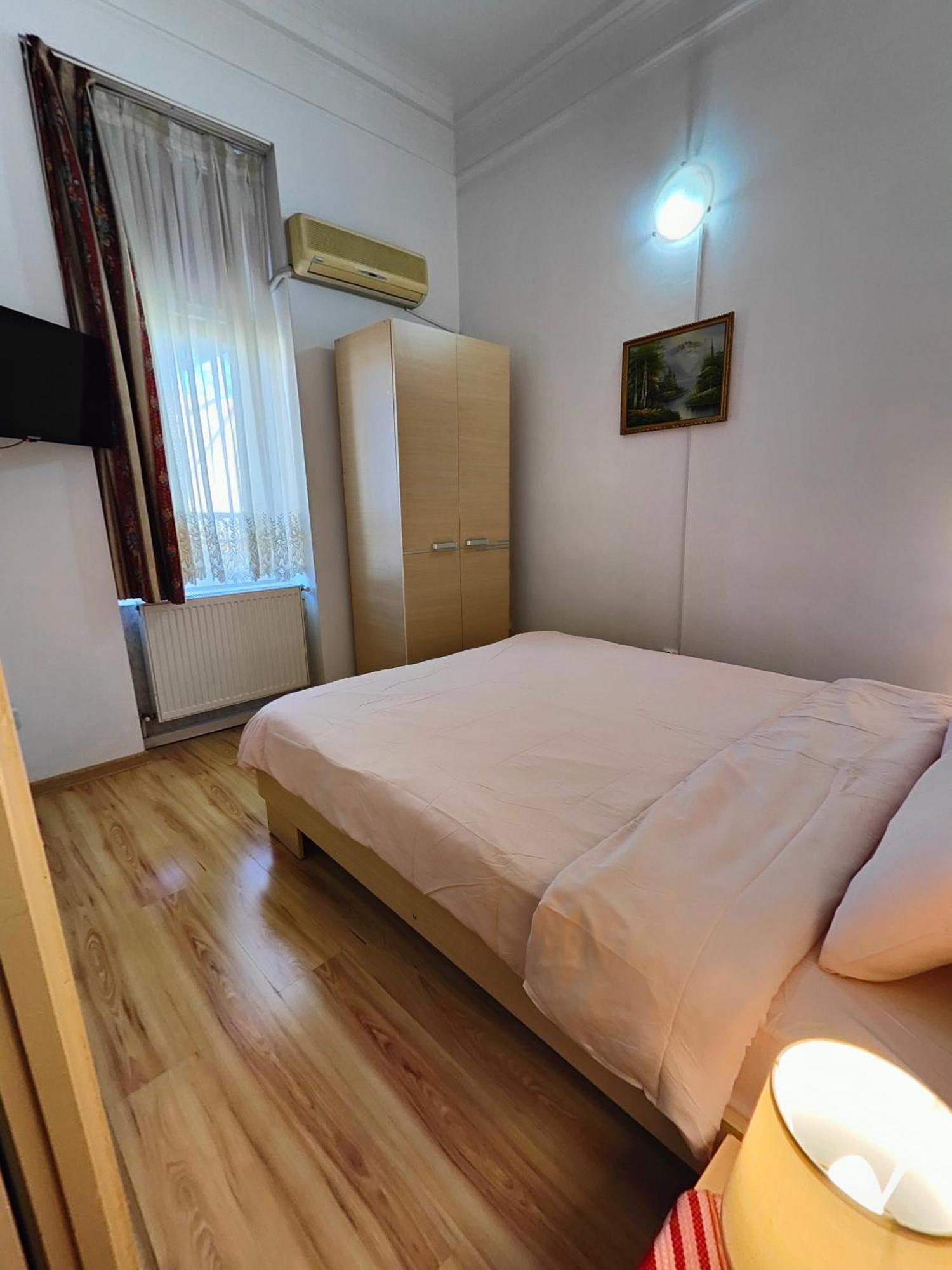 Atlas Accommodation Bucarest Esterno foto